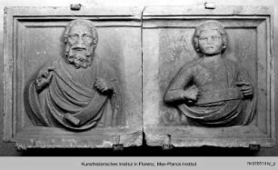 Reliefplatten mit Propheten- und Heiligendarstellungen : Heilige mit Schriftrolle