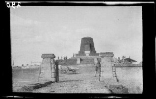 Rimnicul Sarat (=Râmnicu Sãrat, Rumänien): "Denkmal auf Höhe 417" (Nahaufnahme)