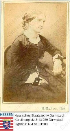 Carrière, Agnes geb. Freiin v. Liebig (1829-1862) / Porträt, linksgewandt, linksblickend, sitzend, Kniestück