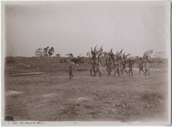 Kayapó dancers in splendid dance jewellery