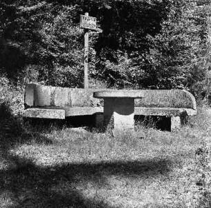 Steintisch 'Wittig's Ruh'; Oberzent, Saubuche (beim Forsthaus)