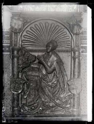 Kirche; Grabstein Anna von Lainperg, + 1484