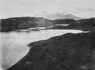 Landschaft : Blick über einen See auf die Berge