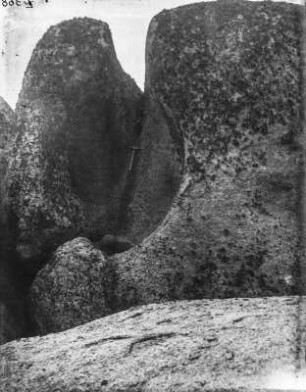 Granitverwitterung : Blick auf verwittertes Gestein, genannt Tooth Rock, auf den Scilly Inseln.
