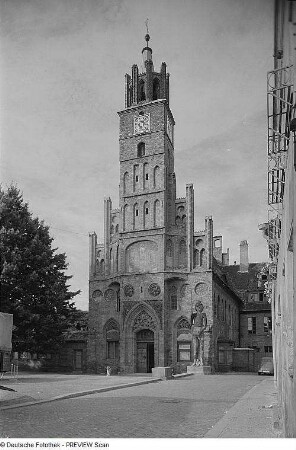 Brandenburg. Altstädter Rathaus (1470/1480) mit Roland