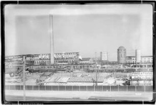 Blick vom Bahndamm, Bau Me 4 Dampfkesselhaus, Me 5 Elektrische Zentrale, Me 43 Wasserturm, Me 111 Zentralstation für Kohlen- und Koksförderanlage, Me 228 Werkstatt und Lager