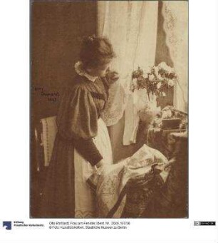 Frau am Fenster