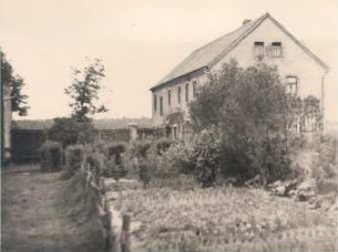 Wohnhaus in Pannewitz : Bauwesen - Wohnung, Exterieur. Ort: Banecy / Pannewitz. Gemüsegarten und Wohnhaus.