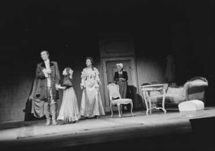 Szenenbilder aus dem Trauerspiel "Miss Sara Sampson" von Gotthold Ephraim Lessing im Theater am Schiffbauerdamm Berlin : Szene mit Max Eckard als Mellefont