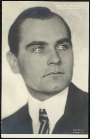 Porträt Willi Kleinoschegg (1885-1955; Schauspieler). Fotografie (Weltpostkarte) von Hugo Erfurth, Dresden, 1915