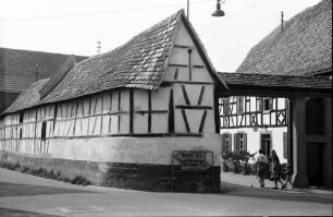 Leimersheim: Hof mit Fachwerkrundbau