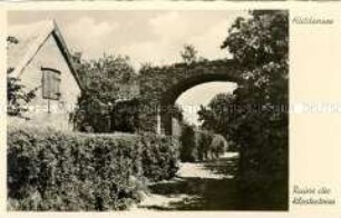 Die Ruine des Klostertores auf Hiddensee