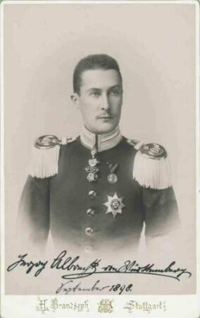 Herzog Albrecht von Württemberg in Uniform des Grenadier-Regimentes Nr. 119 Königin Olga, mit Orden u. a. Goldenes Vlies, Brustbild in Halbprofil