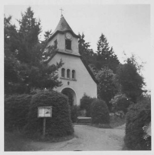 Altenberg-Oberbärenburg. Evangelisch-Lutherische Kapelle Oberbärenburg (1913; W. Lossow, M. H. Kühne). Eingangsseite