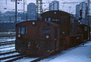 Stuttgart Hbf. Wartegruppe Mitte Kleinlok Baureihe 322 Schlepp Lok 236 262