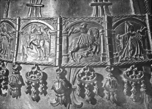 Innsbruck, Hofkirche, Maximiliansgrab, Herzog Philipp der Gute von Burgund, Details von der Rüstung; Godl, Stephan