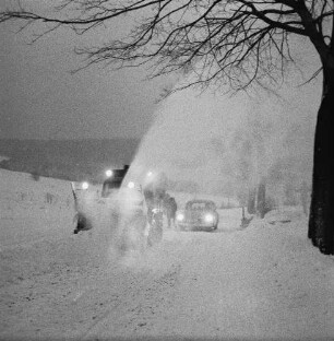 Reportage "Was kostet der Schnee?". Schneefräse im Einsatz