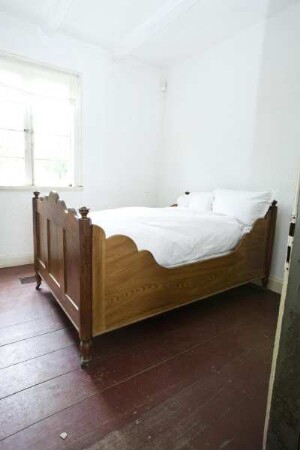 Bett mit Matratze