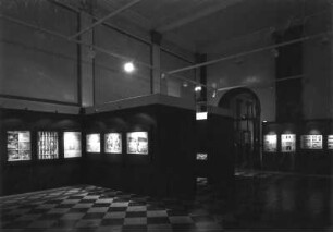 Dresden. Ausstellung "Im Licht Durchs Licht Zum Licht - Hermann Krone, Photograph (1827-1916)" im Albertinum, 14.06.1998-23.08.1998. Mosaiksaal