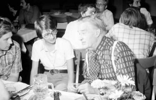 26. Tagung 1976 Physiker; Studentenabend in der Sängerhalle: Gunnar Myrdal im Gespräch