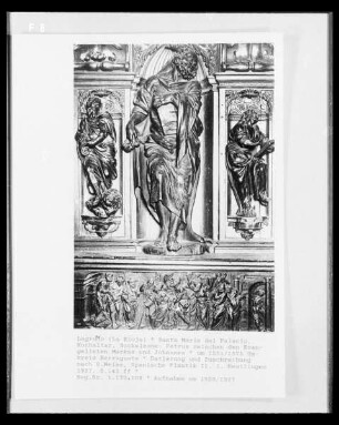 Hochaltar, 1. Obergeschoss, rechte Seite: Petrus zwischen den Evangelisten Markus und Johannes