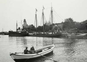 Kolberg, Hafen : Kolberg (Kolobrzeg/Polen). Hafen mit Dreimast-Segelschiff "Erich Arnholz", im Vordergrund ein Ruderboot