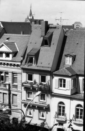 Freiburg: Neubau im Sanierungsgebiet, Schloßbergring 8, Architekt Lange