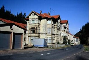 alte dreigeschossige Pensionshäuser an der Schmalkalder Straße