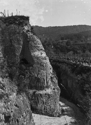 Kaiserstuhl : Blick auf die Umgebung des Kaiserstuhls und eine Hohlgasse.