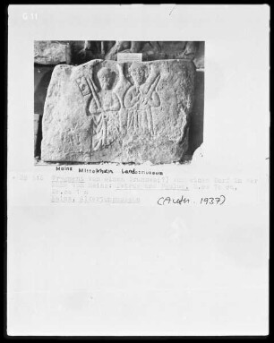 Fragment eines Brunnens mit Petrus- und Paulusdarstellung
