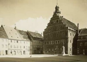 Ansicht mit Rathaus