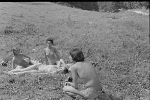 Čičmany. Akt-Pleinair 1980. Claus Baumann fotografiert drei junge Frauen