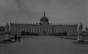 Potsdam. Sanssouci, Neues Palais, Gartenfront