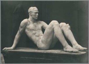Ruhender Mann II, 1939/42, Gips