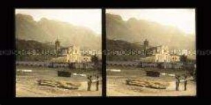 Kirche Santo Stefano in Malcesine mit Monte Baldo im Hintergrund
