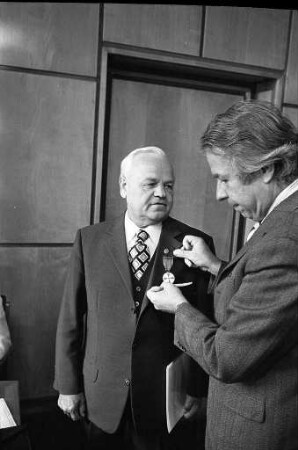Verleihung des Bundesverdienstordens an Sparkassendirektor Friedrich Wanghorst