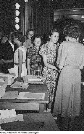 Dresden. 22. POS Dr. Richard Sorge (22. Grundschule), Schulentlassung, 8. Juli 1951