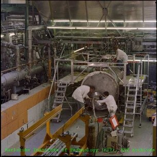 Erste Ausbaustufe des Supraleitenden Linearbeschleunigers (LINAC) am Institut für Experimentelle Kernphysik (IEKP)
