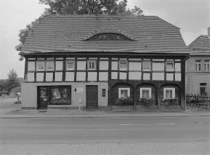 Wohnhaus mit Ladeneinbau