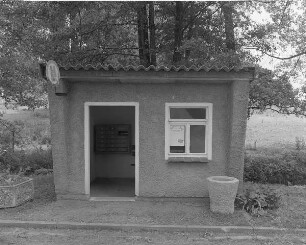 Eulendorf, Bushaltestelle mit Wartehaus