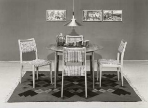 Stuhl mit gepolsterter Sitzfläche und Rückenlehne (Modell 71) : Wohnzimmermöbel. Eßtisch mit Stühlen (1972; VEB Vereinigte Sitzmöbelindustrie Neuhausen)