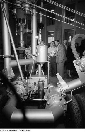 Technisches Exponat der sowjetischen Sektion auf der Leipziger Herbstmesse 1954