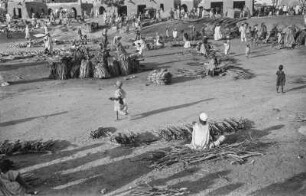 Marktszene : Holzverkäufer auf einem Markt.