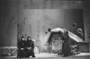 Szenenbilder aus "Das Rübchen", Theaterstück von Pawel Maljarewski nach dem Märchen "Repka“. Aus dem Russischen und Bearbeitung von Horst Hawemann und Peter Ensikat. Theater der Freundschaft Berlin, 29.11.1969