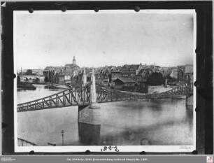 Schaumainkai mit Eisernem Steg, im Hintergrund Deutschordenskirche und Alte Brücke (angeschnitten) von Nordwesten