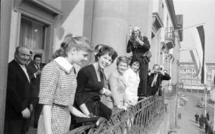 Bambi-Verleihung an die vier, von der Zeitschrift Film-Revue ermittelten, beliebtesten Schauspielerinnen und Schauspieler.