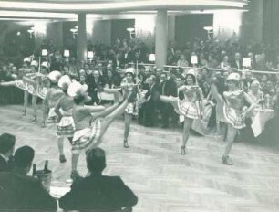 Karneval 1955. Die Funkengarde