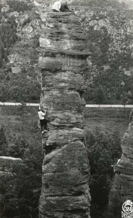 Sächsische Schweiz, Bielatal. Chinesischer Turm. Seilschaft Wagner am Alten Weg (V)