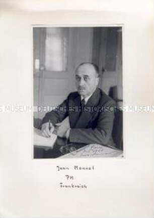 Albumblatt mit handsigniertem Porträt des französischen Politikers Jean Monnet