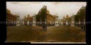 Triumphbogen und Feststraße in London